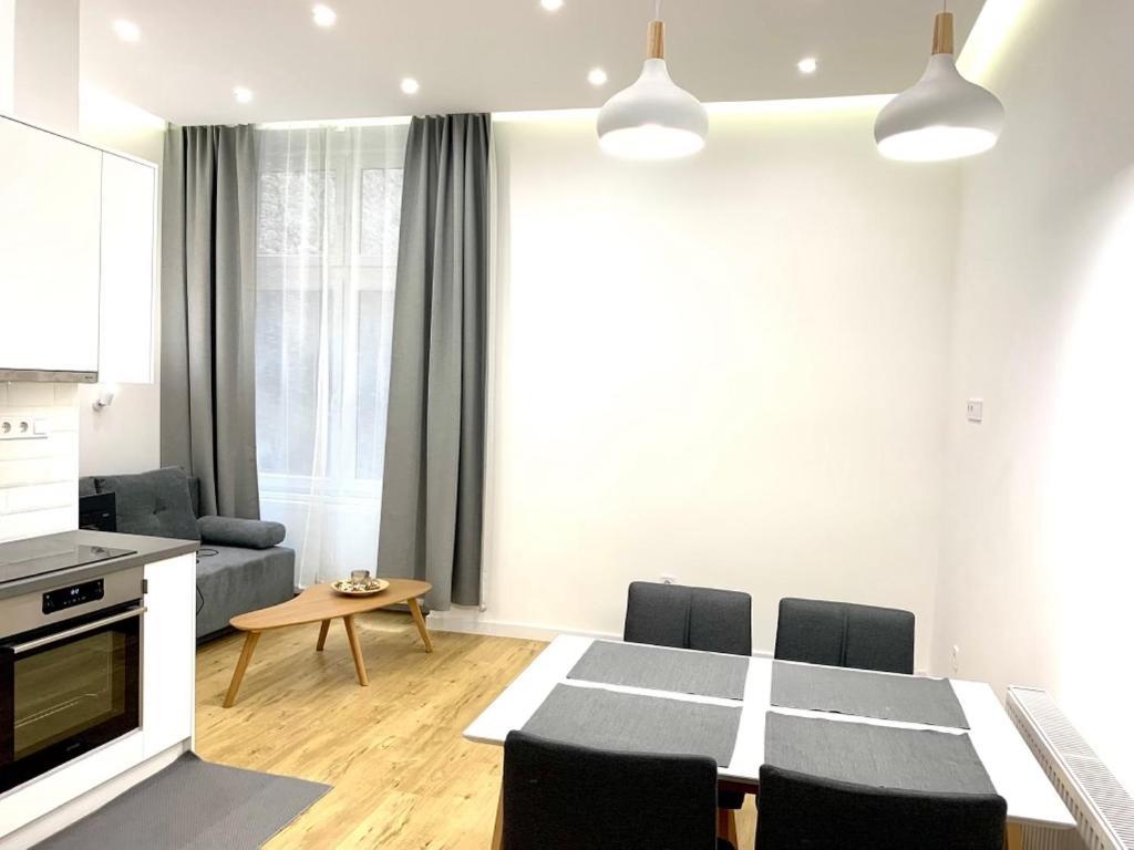 Colton Budapest Paulay Apartments מראה חיצוני תמונה